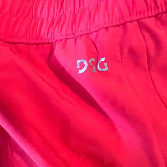 DSG Ladies Performance Shorts, Volcanic Red, Mid Rise Stride, Size XXL, NWT - Picture 8 of 8